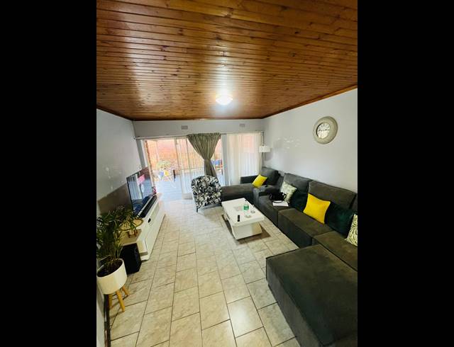 3 BEDROOM HOUSE FOR SALE IN BIRCHLEIGH NORTH